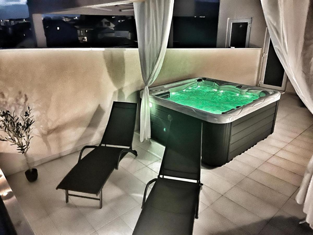 Appartement Olive Oasis Penthouse With Jacuzzi à Zadar Extérieur photo