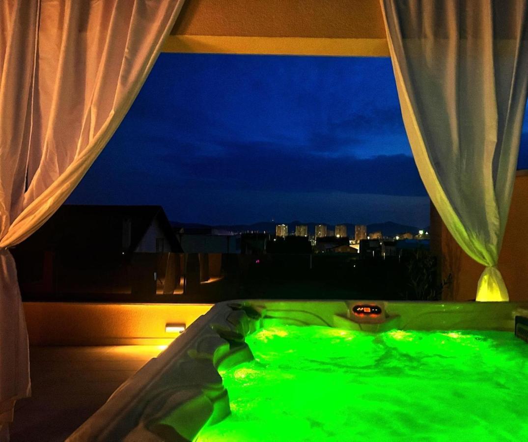 Appartement Olive Oasis Penthouse With Jacuzzi à Zadar Extérieur photo